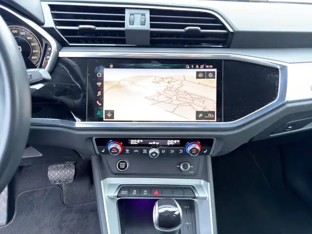 Audi Q3 view 14