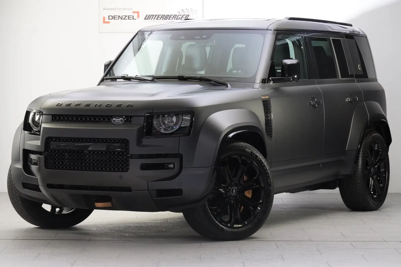 Land Rover Defender V8 OCTA Edition One Grau - 2