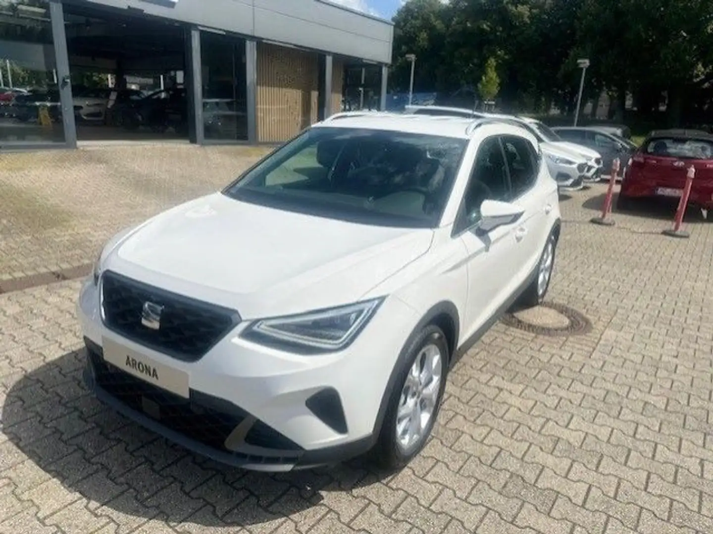 SEAT Arona FR 1.0 TSI+LED+Navi+Parklenk.+Allwetter Weiß - 1