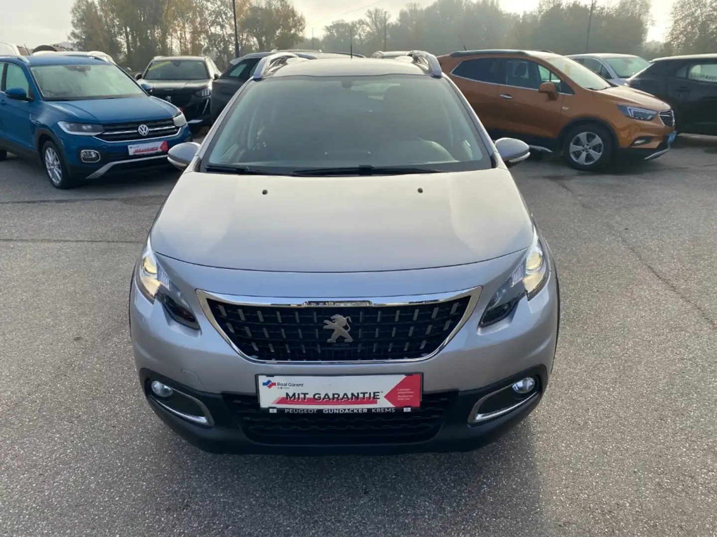 Peugeot 2008 Signatur 1,5BHDI100 Grau - 2
