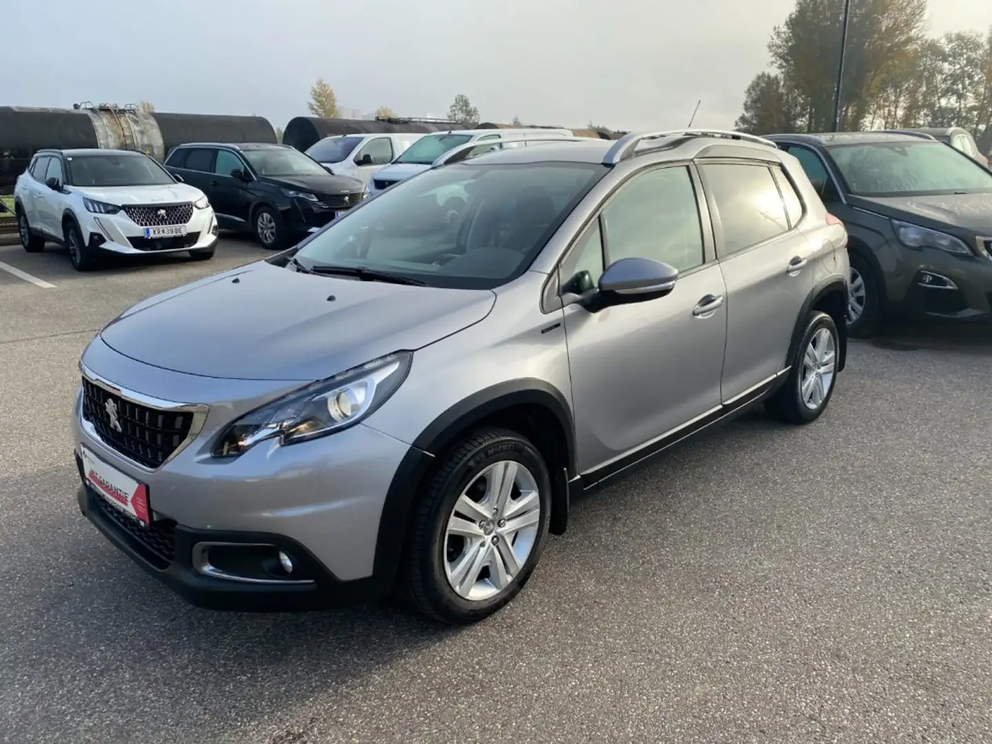 Peugeot 2008 Signatur 1,5BHDI100 Grau - 1
