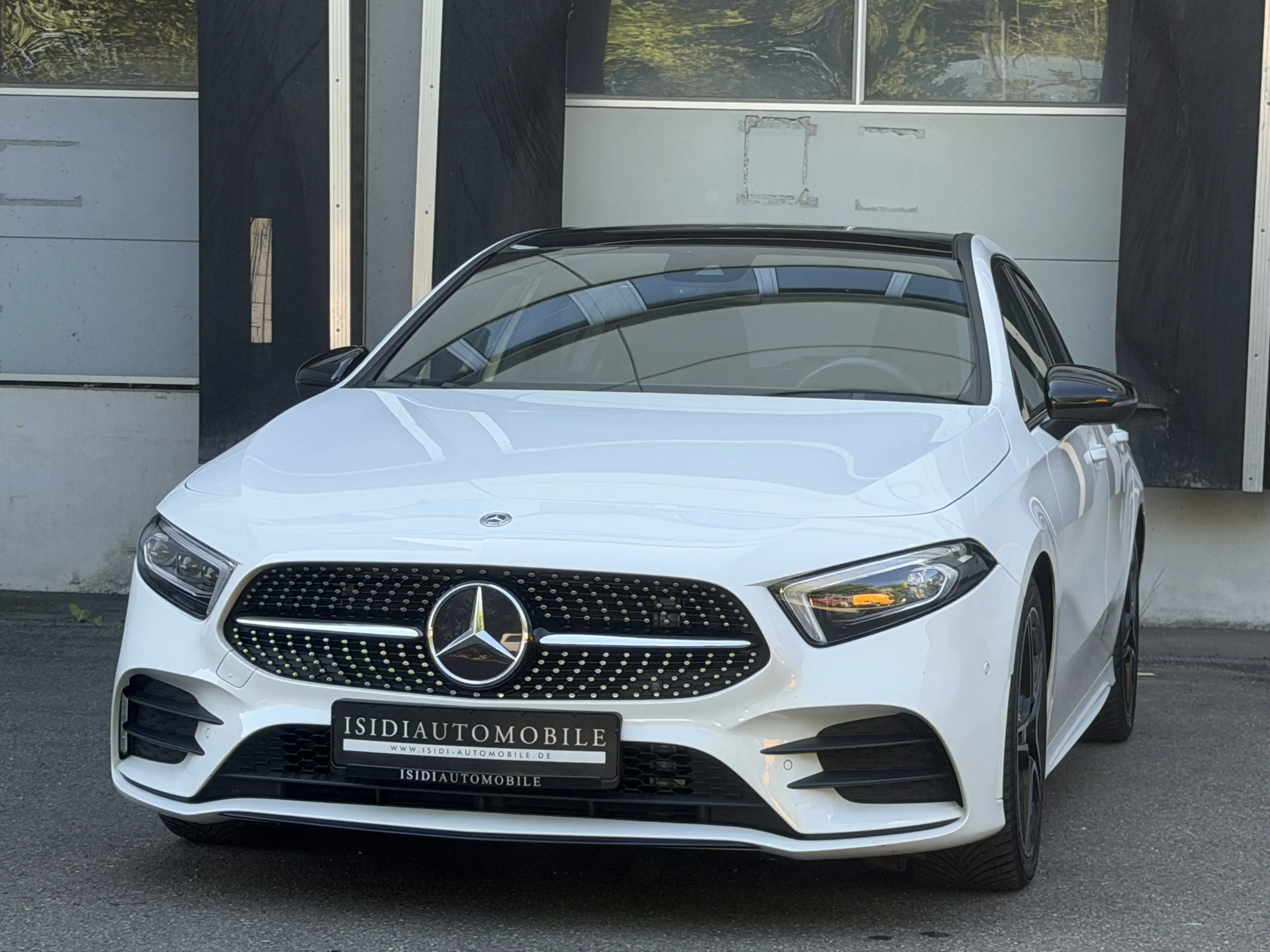 Mercedes-Benz A 180 D AMG Night Multibeam MBUX Pano Rü-Kamera
