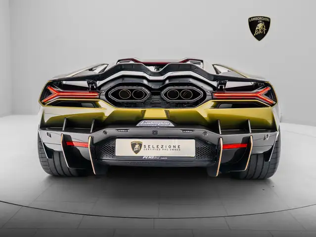 Lamborghini Revuelto view 5