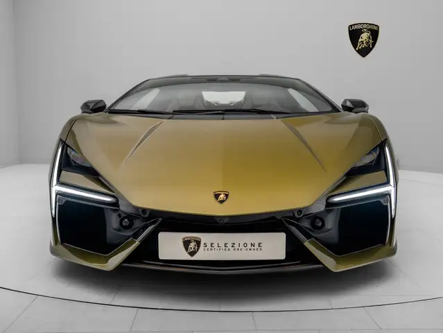 Lamborghini Revuelto view 6