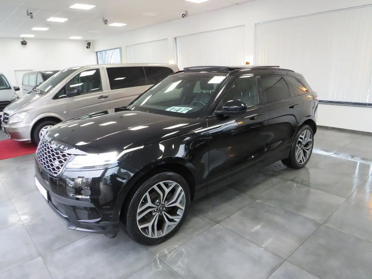 Land Rover Range Rover Velar S D240 Schwarz - 1