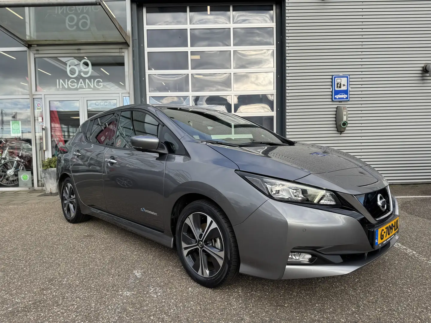 Nissan Leaf Tekna 40 kWh lage km !! Grijs - 2