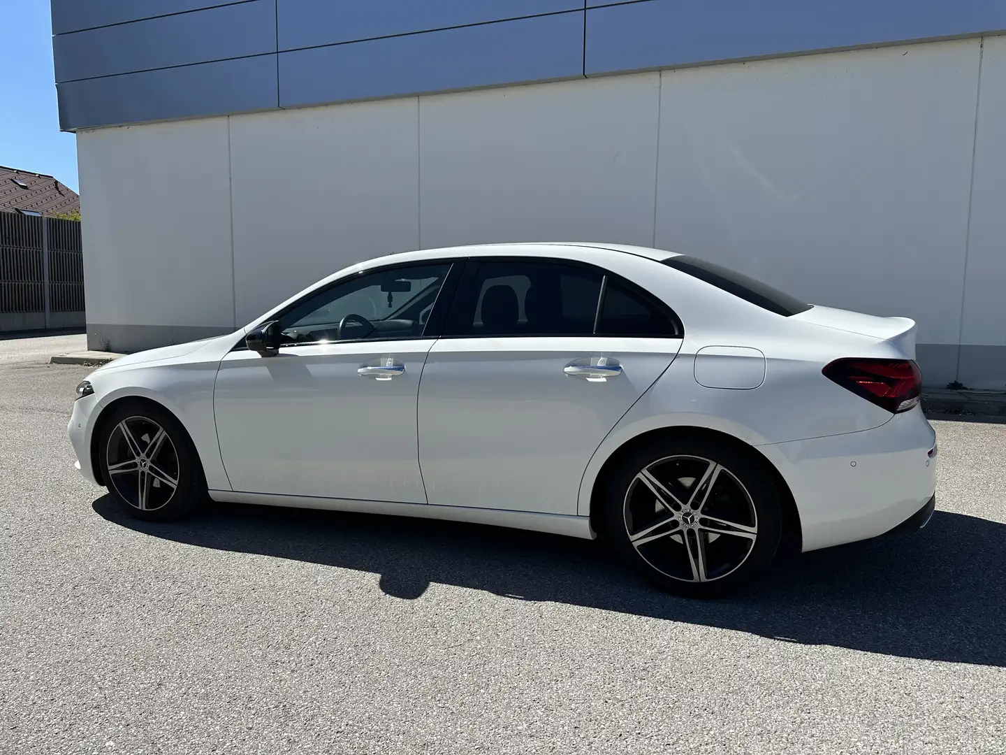 Mercedes-Benz A 180 d Limousine Aut. Weiß - 2