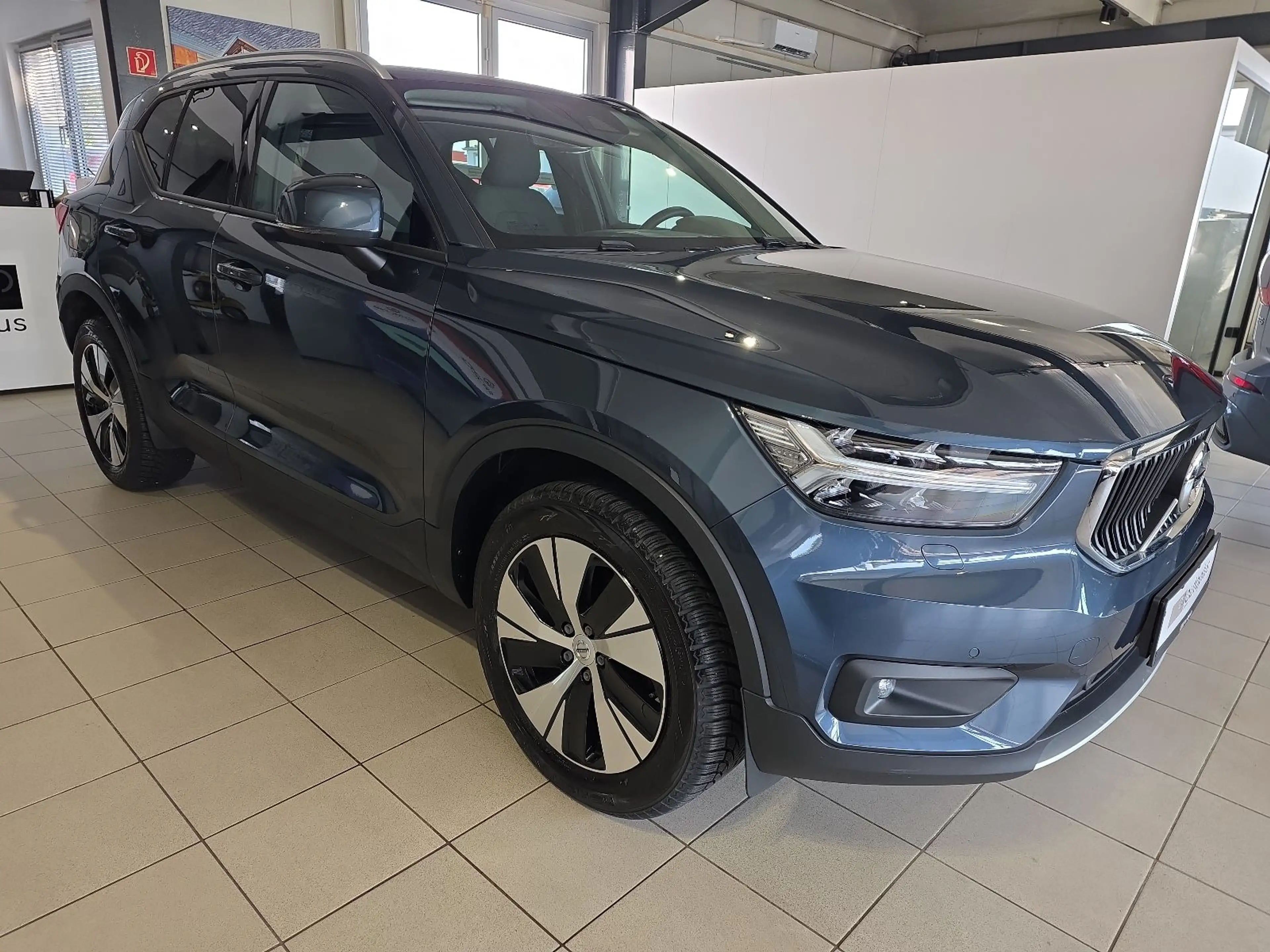 Volvo XC40 T3 Momentum Pro ACC BLIS AHK Kamera LED SHZ — photo 5
