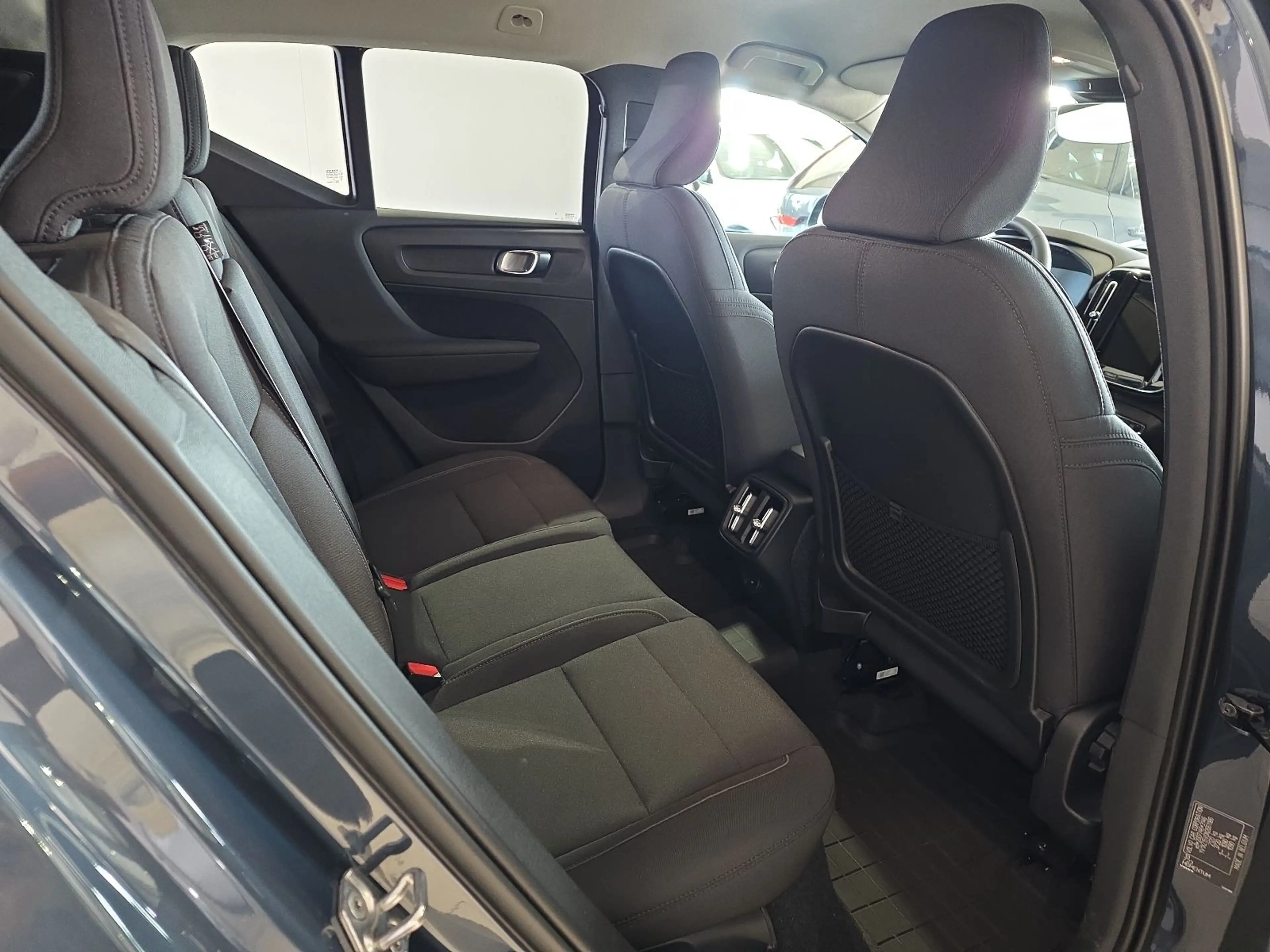 Volvo XC40 T3 Momentum Pro ACC BLIS AHK Kamera LED SHZ — photo 13