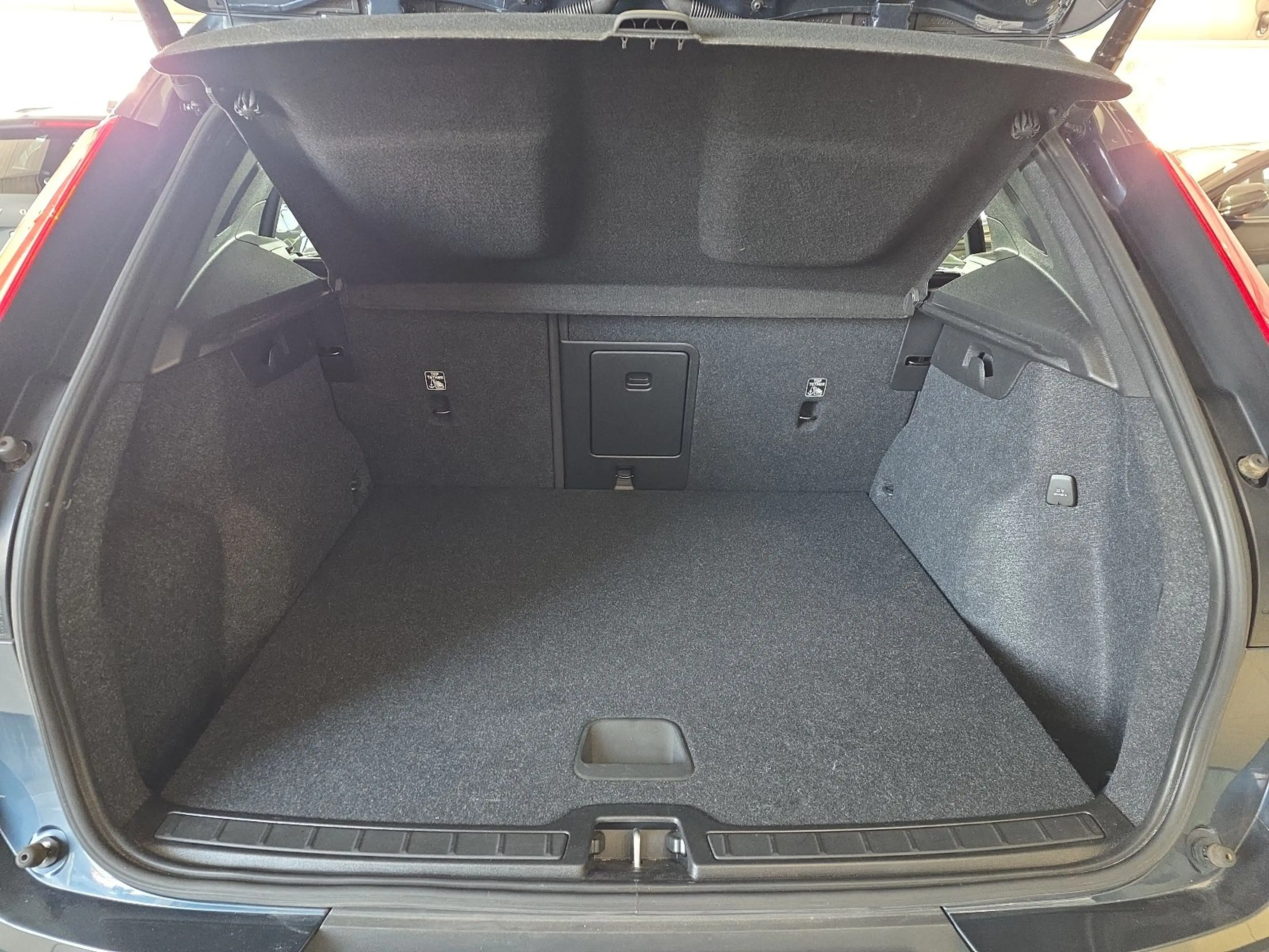 Volvo XC40 T3 Momentum Pro ACC BLIS AHK Kamera LED SHZ — photo 14