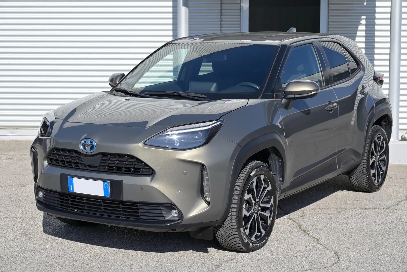 Toyota Yaris Cross 1.5 Hybrid 5p. E-CVT Trend Grigio - 1
