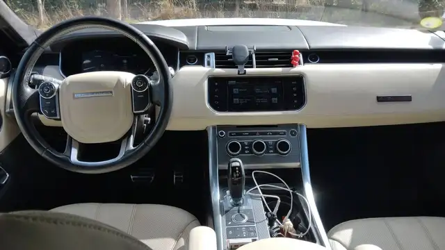 Land Rover Range Rover Sport view 11