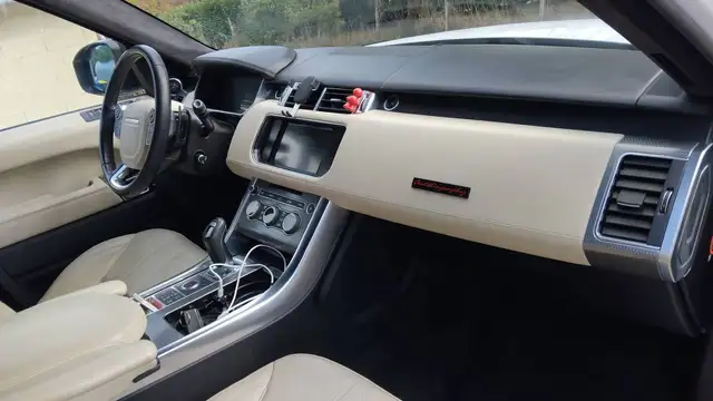 Land Rover Range Rover Sport view 10