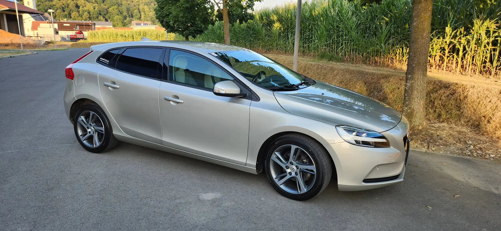 Volvo V40 V40 D2 Kinetic Kinetic Beige - 1