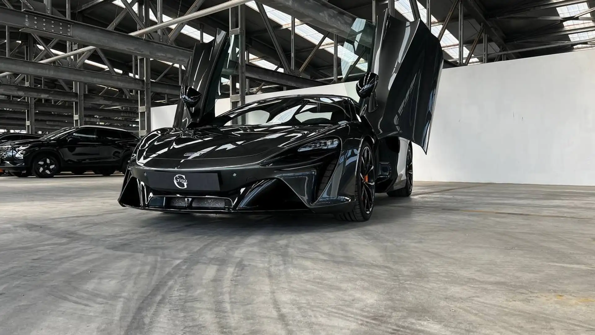 McLaren Artura 3.0 Gris - 2