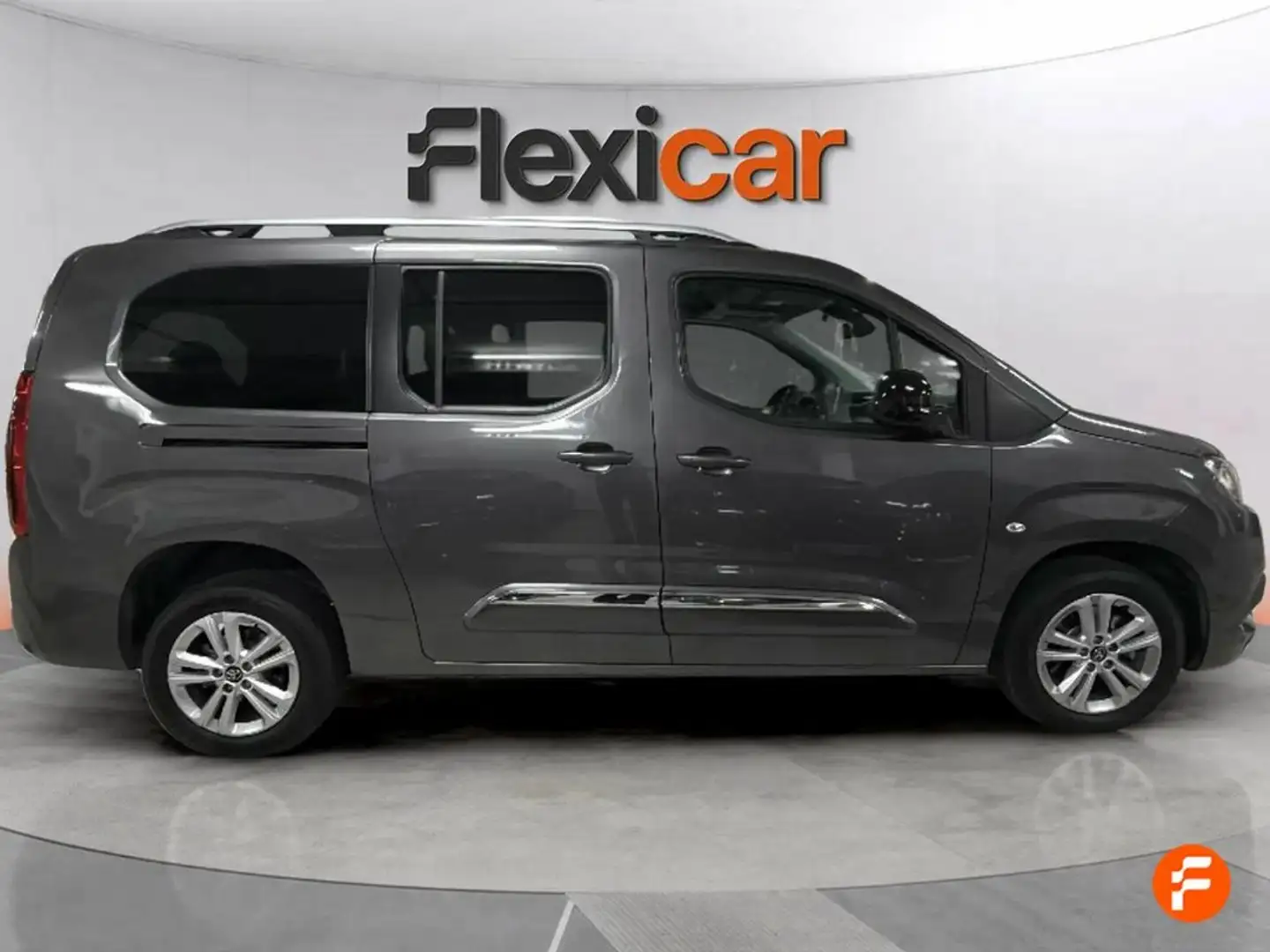 Toyota Proace City 1.5D 96kW Family Active 7 Plz L2 Grijs - 2