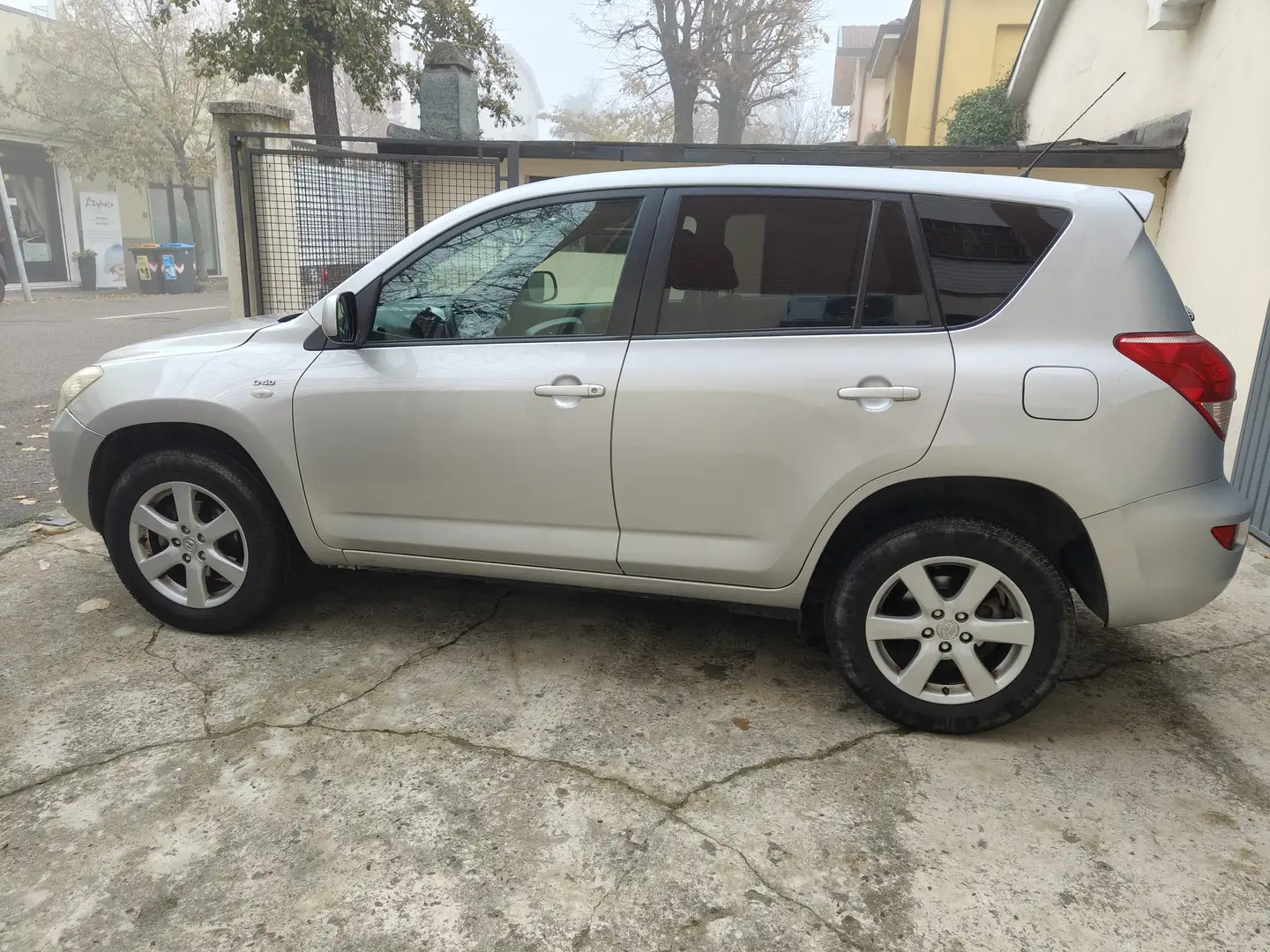 Toyota RAV 4 RAV4 2.2 d-4d 136cv dpf Gris - 2