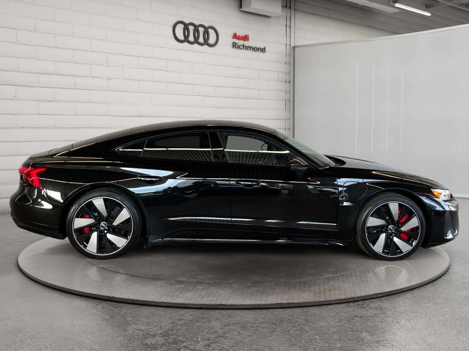 2023 Audi RS e-tron GT | PANORAMIC GLASS ROOF (FIXED) | 47J - 2110-SPOKE — photo 1