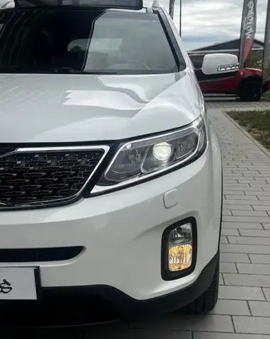Kia Sorento view 4