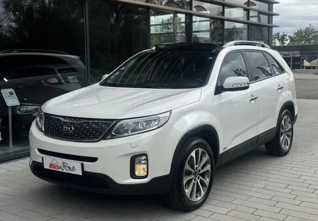 2014 Kia Sorento in White for sale