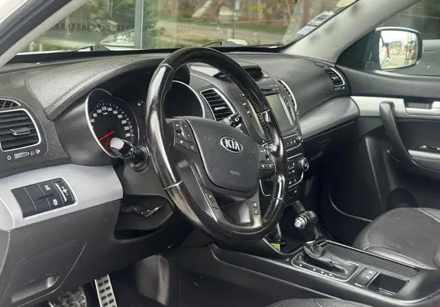 Kia Sorento view 9