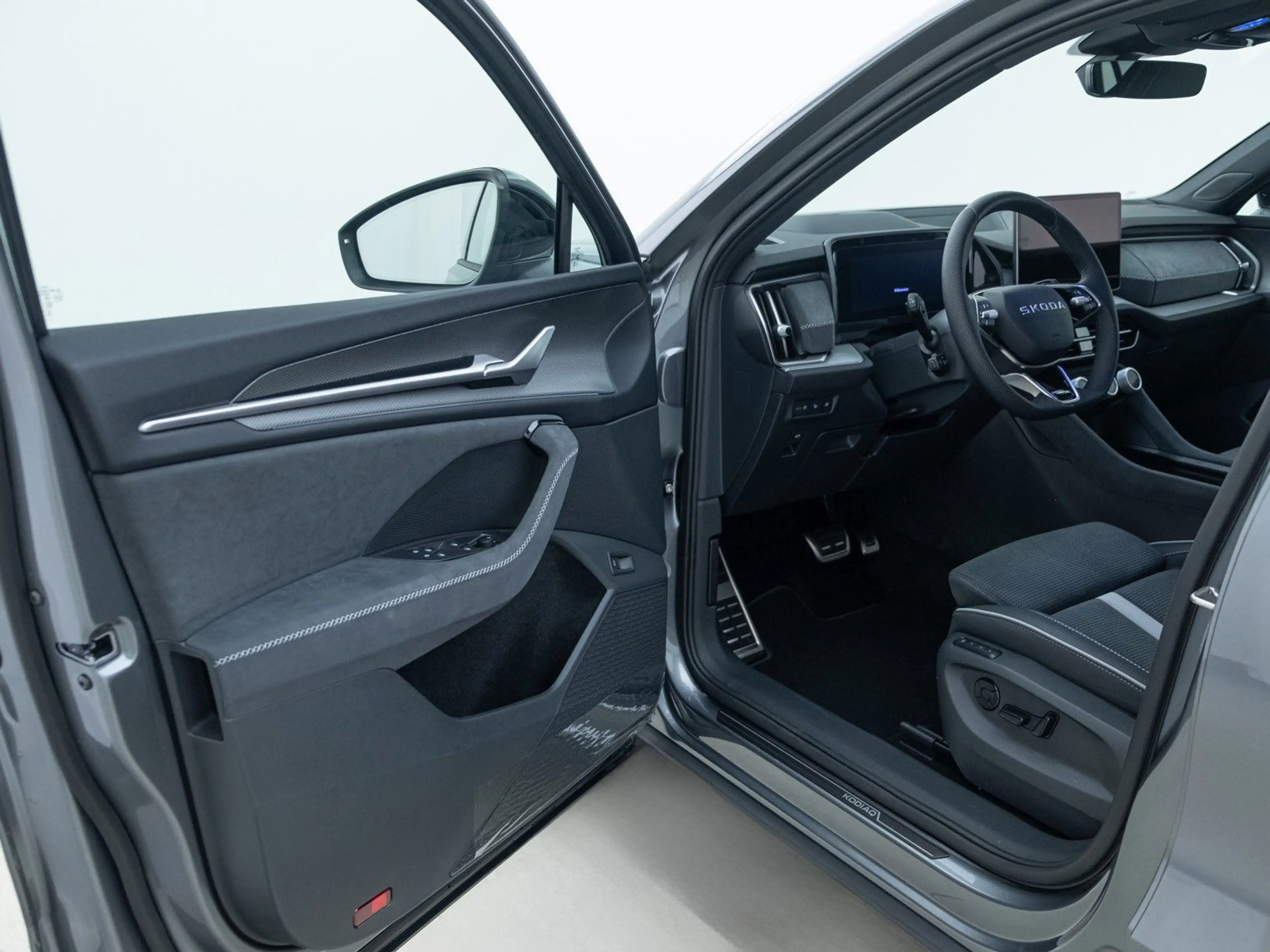 Skoda Kodiaq 2.0 TDI Sportline DSG*AHK*STHZG*HUD*ACC*N — photo 11