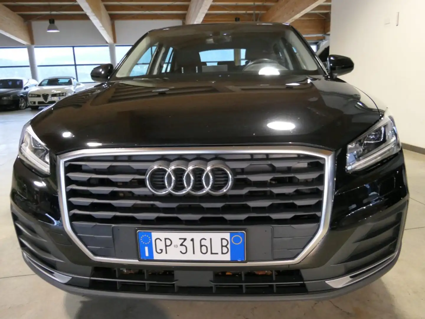 Audi Q2 30 TFSI Business Schwarz - 2