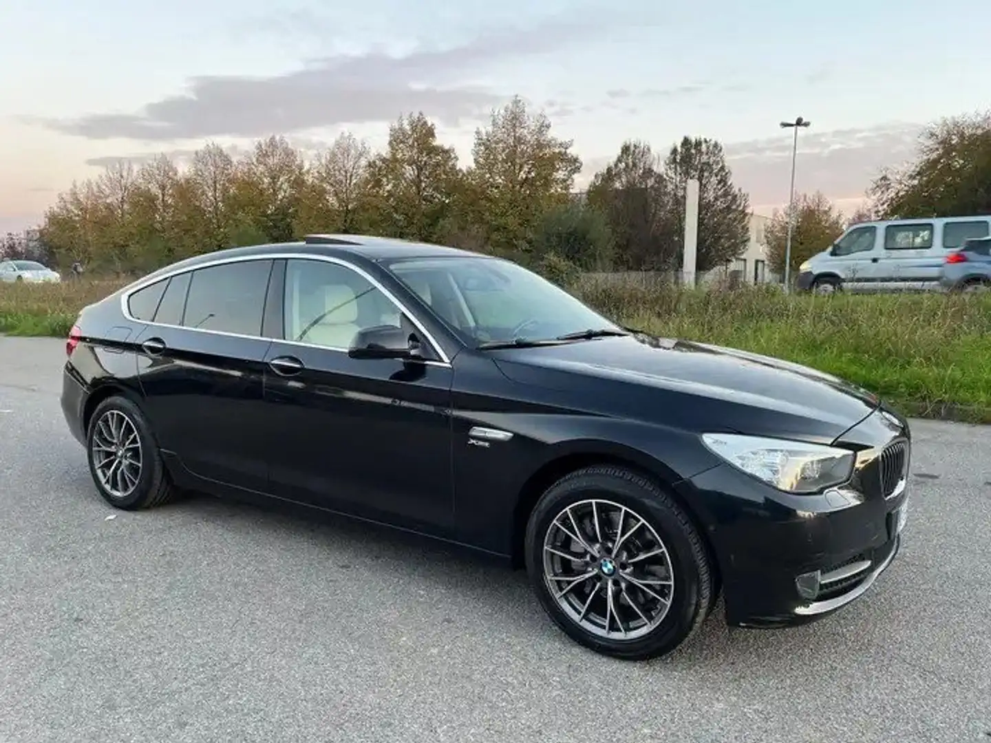 BMW 530 Serie 5 F07 Gran Turismo 530d GT xdrive Futura Zwart - 1