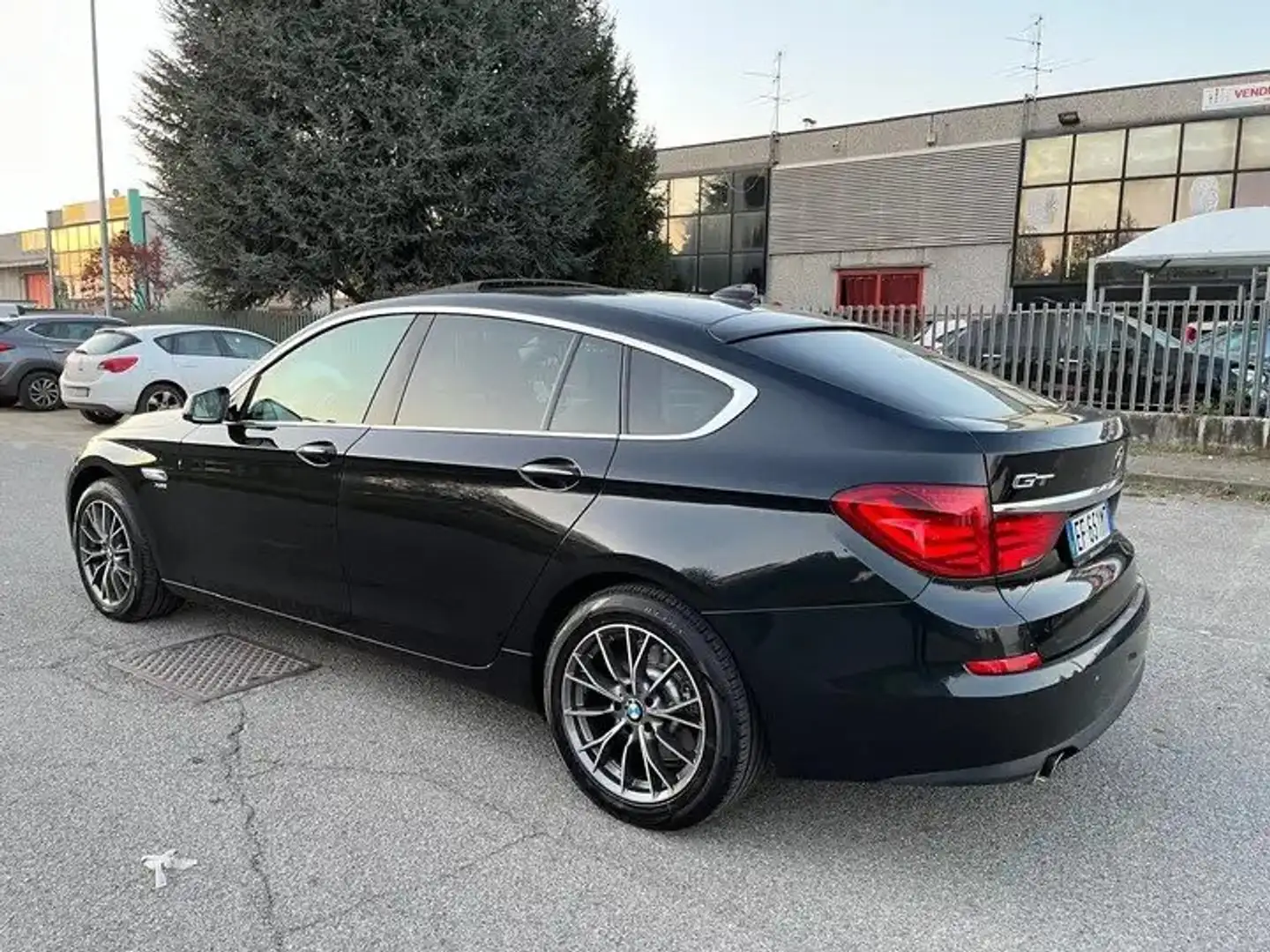 BMW 530 Serie 5 F07 Gran Turismo 530d GT xdrive Futura Zwart - 2