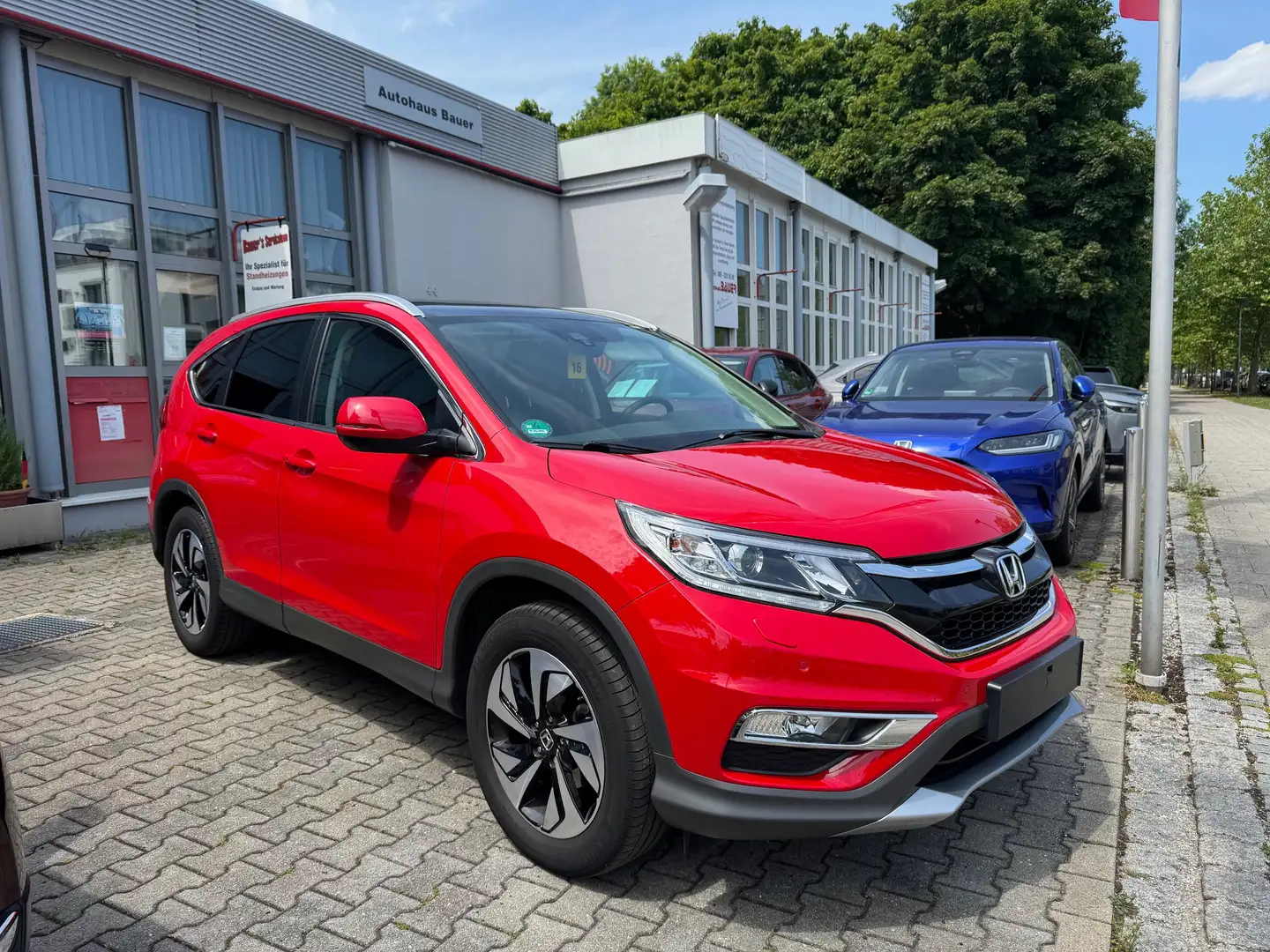 Honda CR-V 2.0i-VTEC 4WD Executive / 8-fach Bereift | AHK Red - 1