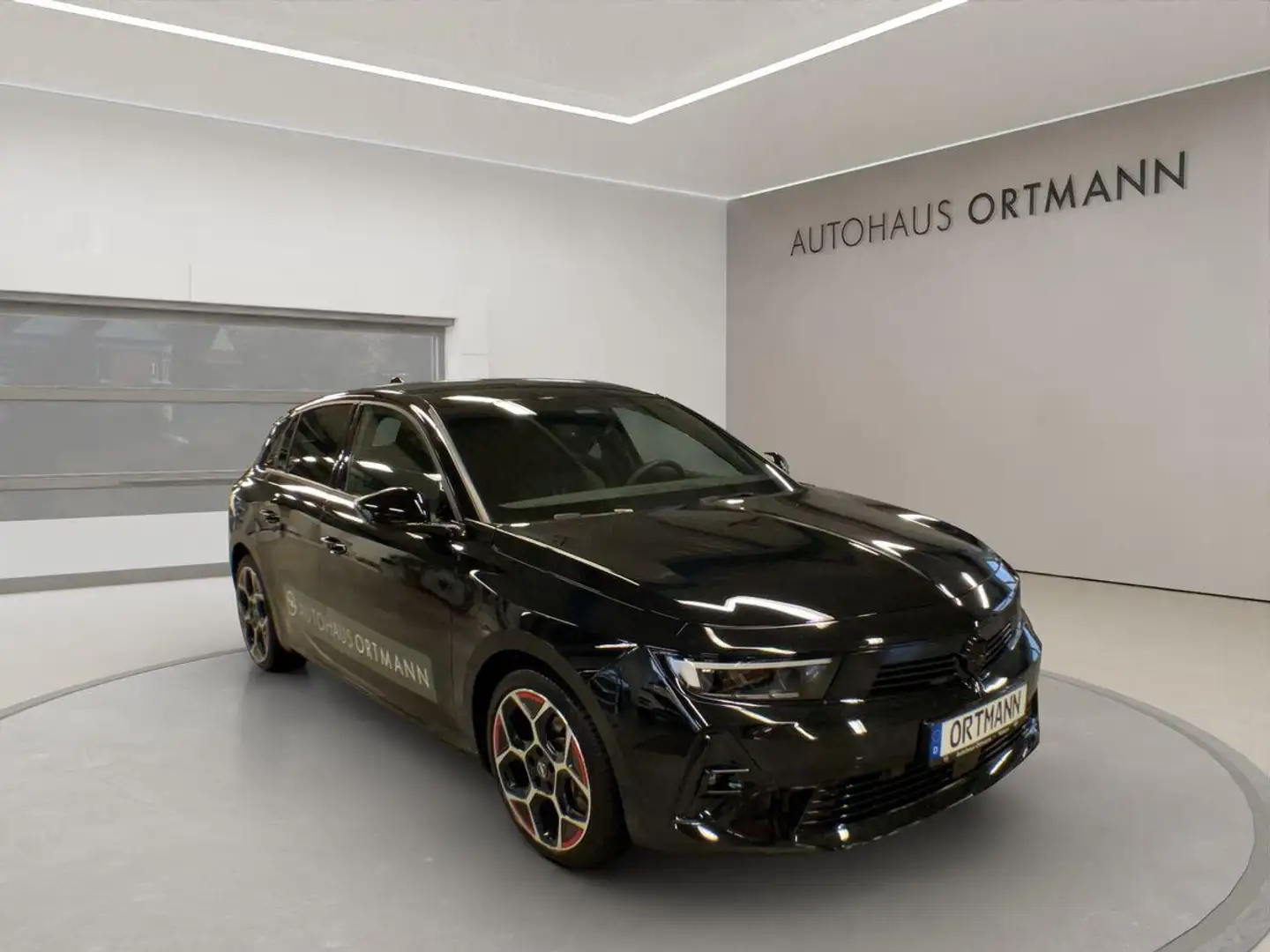 Opel Astra 1.6 Benzin 'GS Line'  8-Stufen-Automatik Schwarz - 1