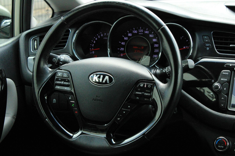 Kia Ceed / cee'd 1.6 GDI Business Pack Camera Cruise Navi Bluetooth — photo 28