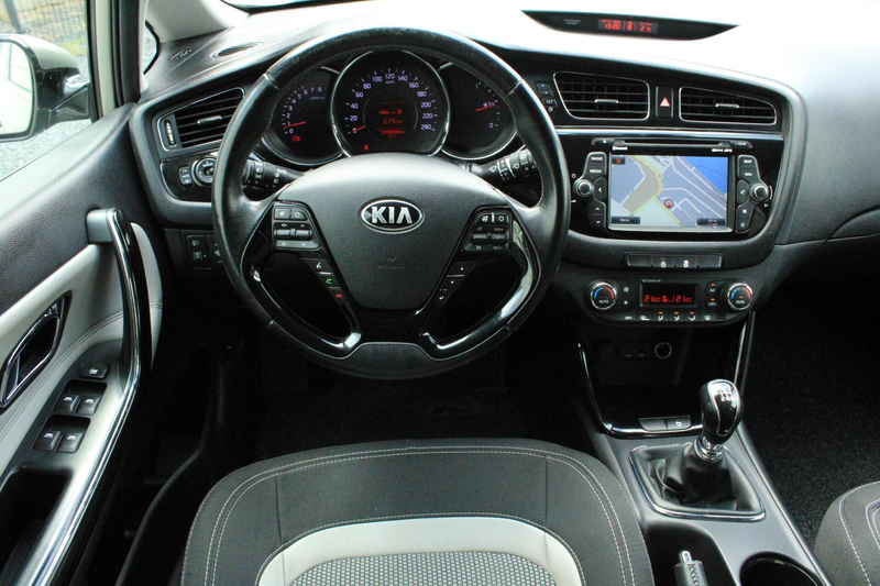 Kia Ceed / cee'd 1.6 GDI Business Pack Camera Cruise Navi Bluetooth — photo 14
