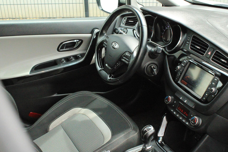 Kia Ceed / cee'd 1.6 GDI Business Pack Camera Cruise Navi Bluetooth — photo 41