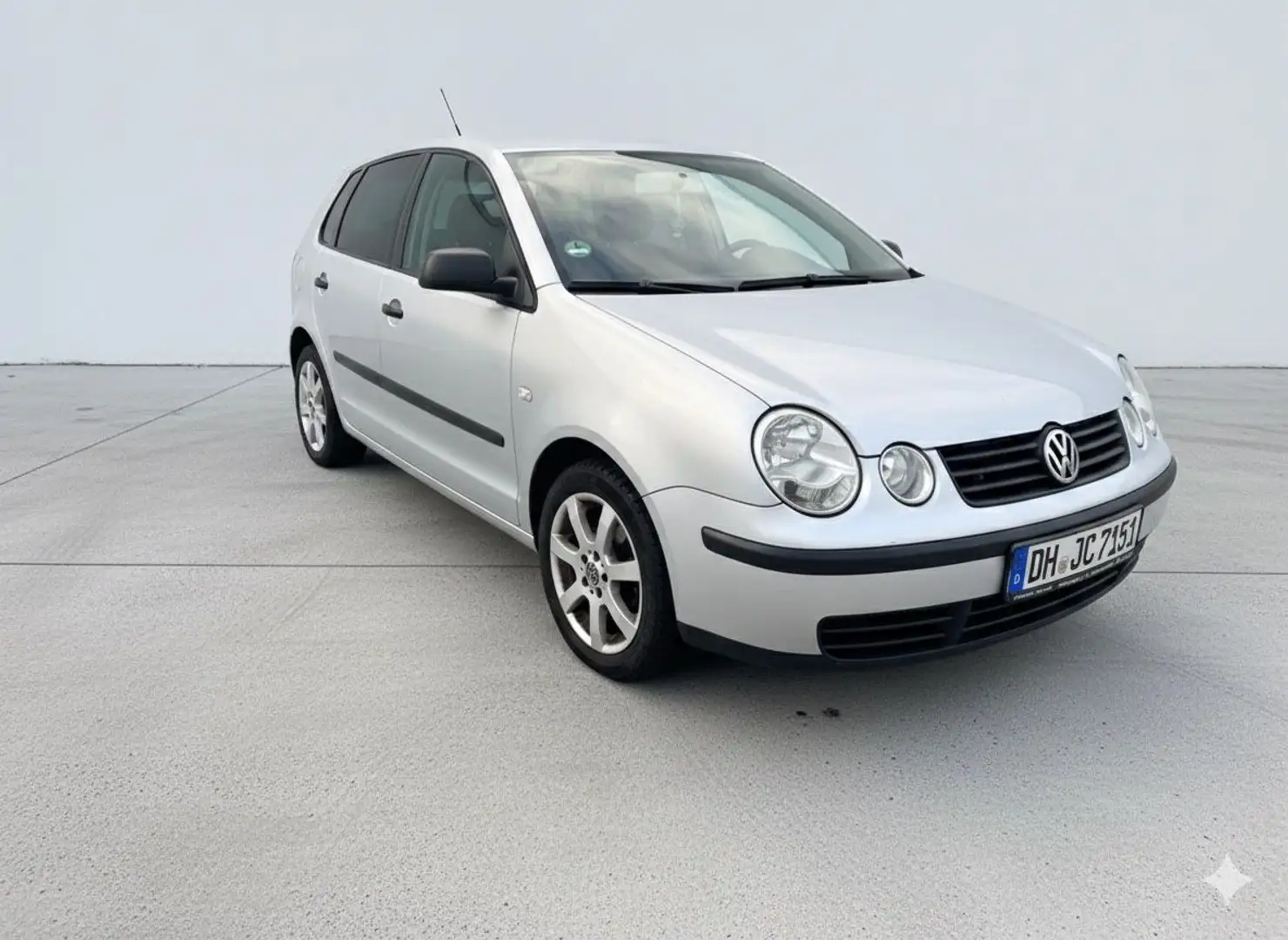 Volkswagen Polo 1.2 47kW Highline-TÜV NEU Silber - 1