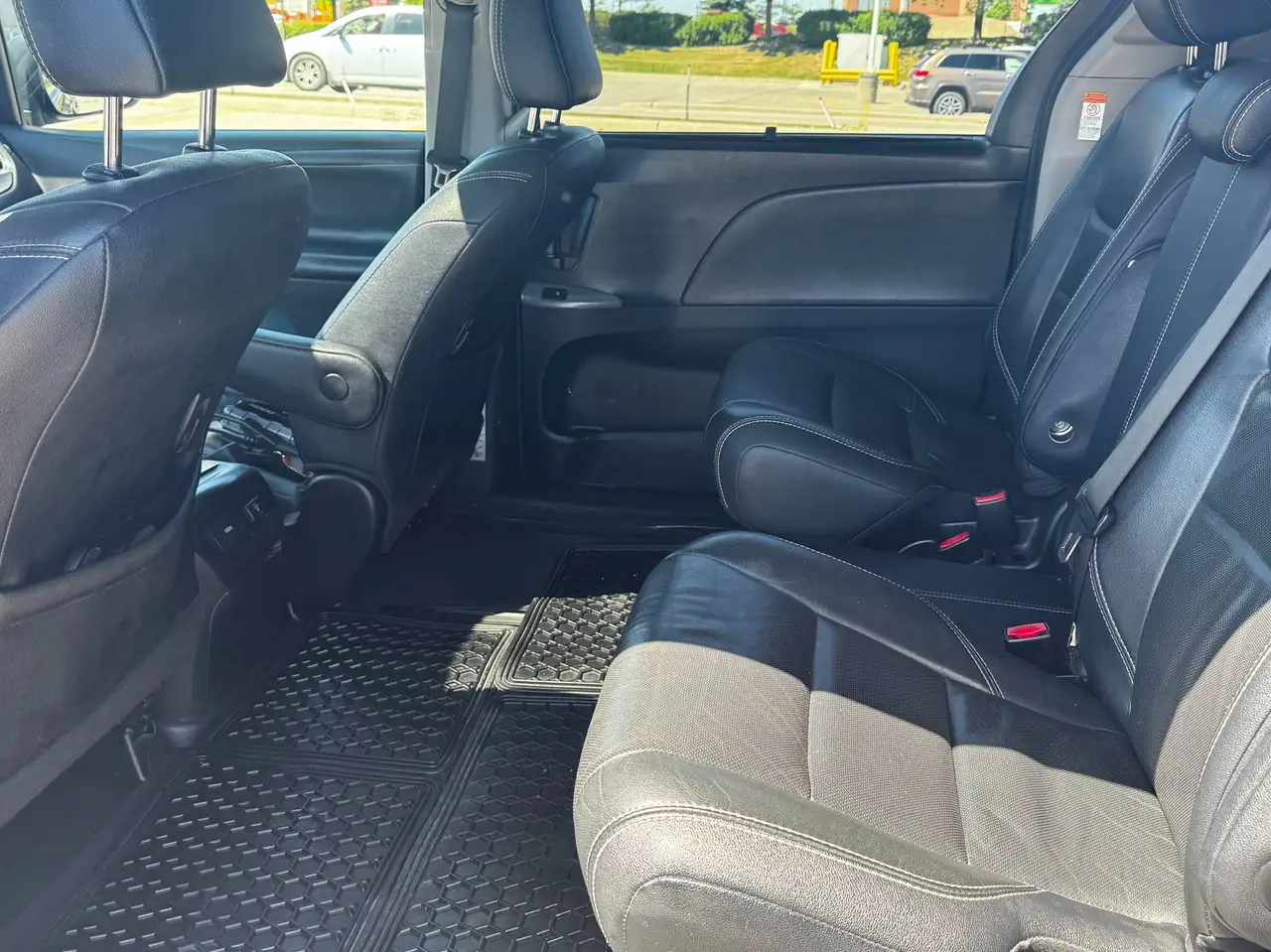 Toyota Sienna photo Toyota Sienna