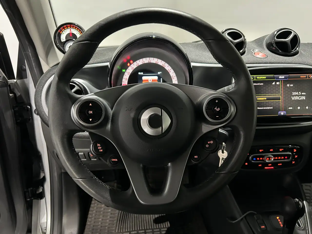 smart forTwo 2023 — фото 10