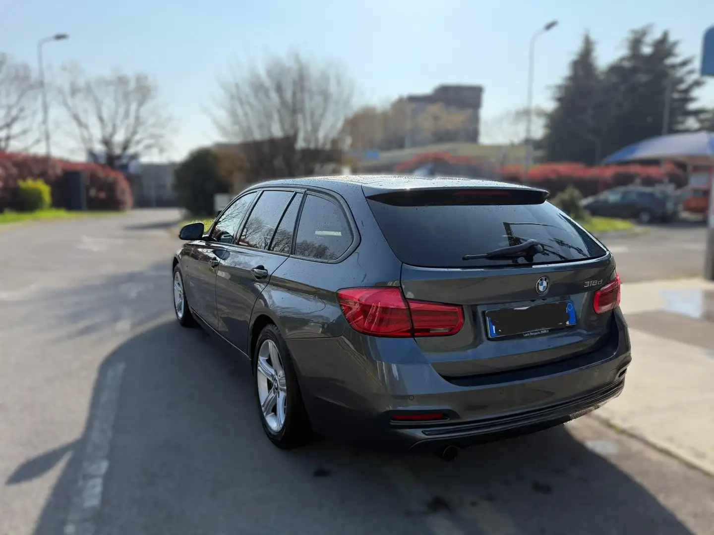 BMW 318 318d Touring Sport auto Grigio - 2