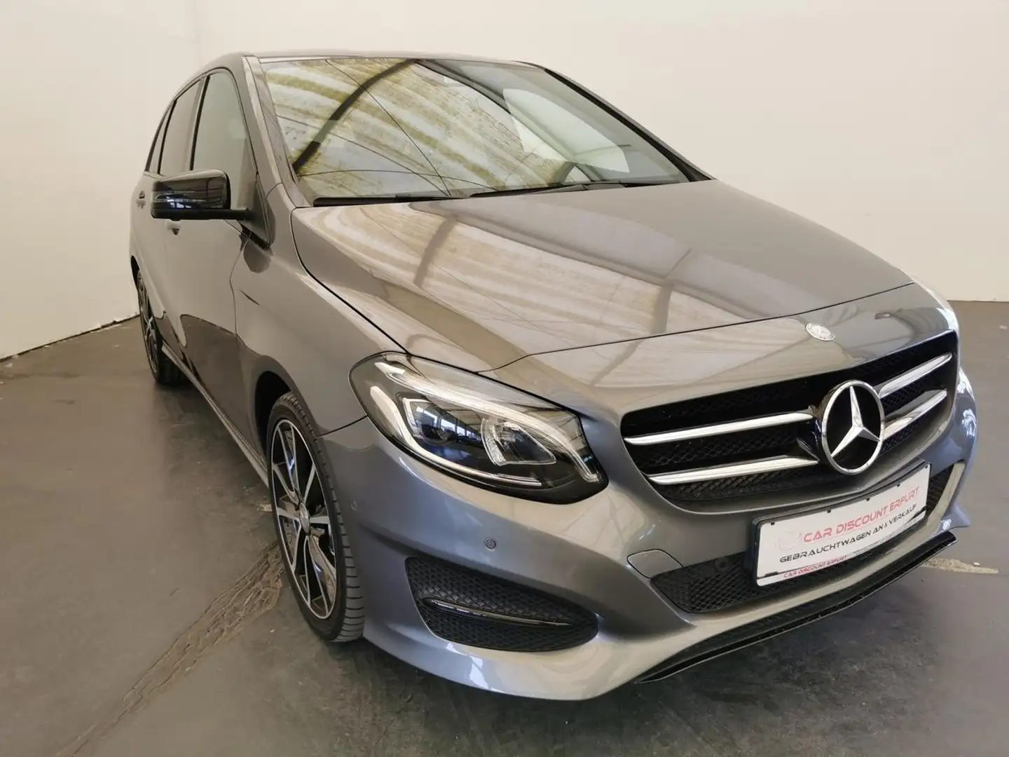 Mercedes-Benz B 180 Urban+2.Hand+Teilleder+Navi+LED+8-fach bereift+ Grau - 2