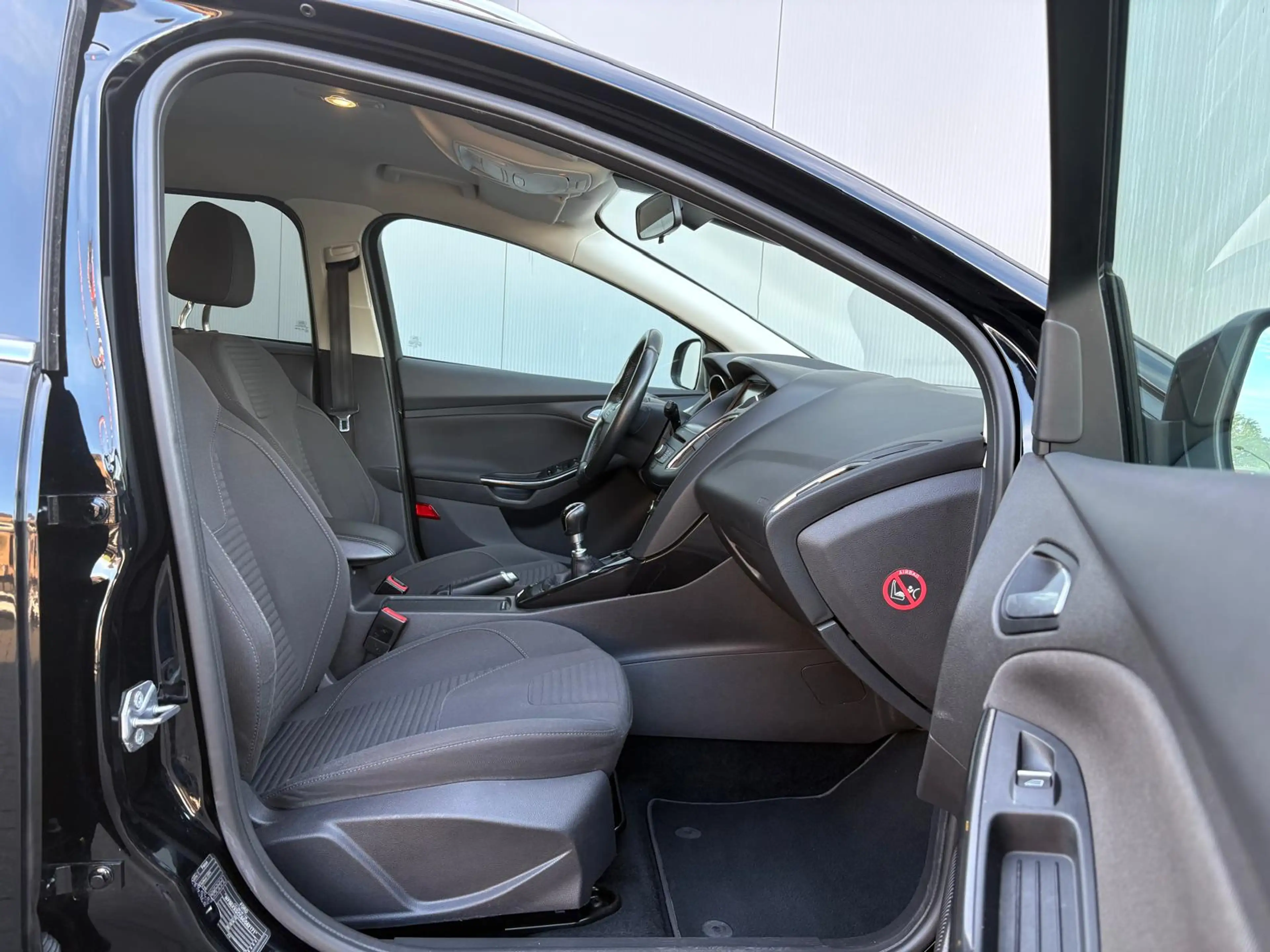 Ford Focus Wagon 125PK Titanium Navigatie/Parkeerhulp/Bluetoo — photo 11