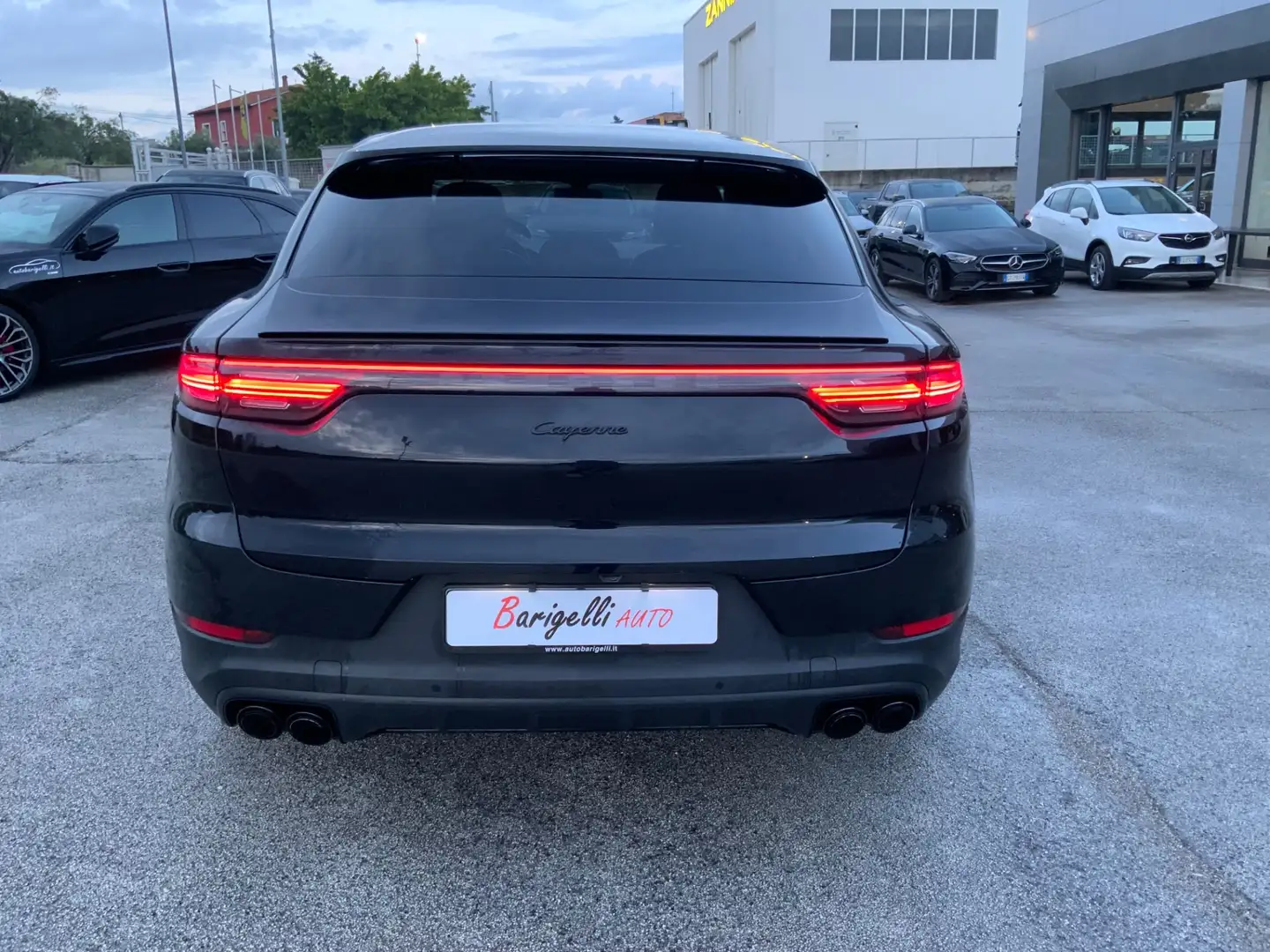 Porsche Cayenne Coupé 3.0 V6 E-Hybrid BOSE.SOSPENSIONI.SED VENT.S Nero - 2