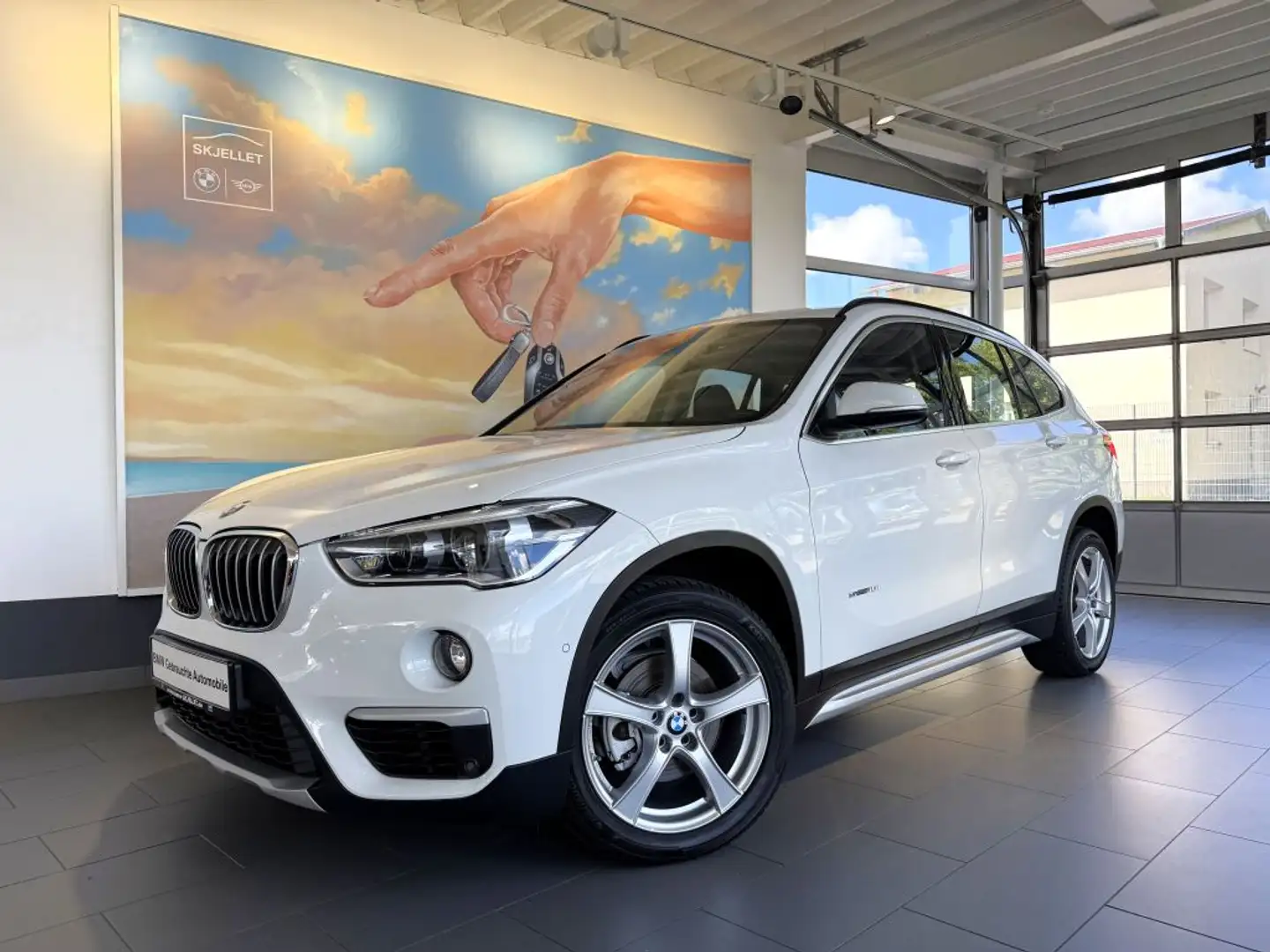 BMW X1 sDr.18i Aut. xLine KOMF+KAM+LEDer+AHK+SPUR+AL Weiß - 1