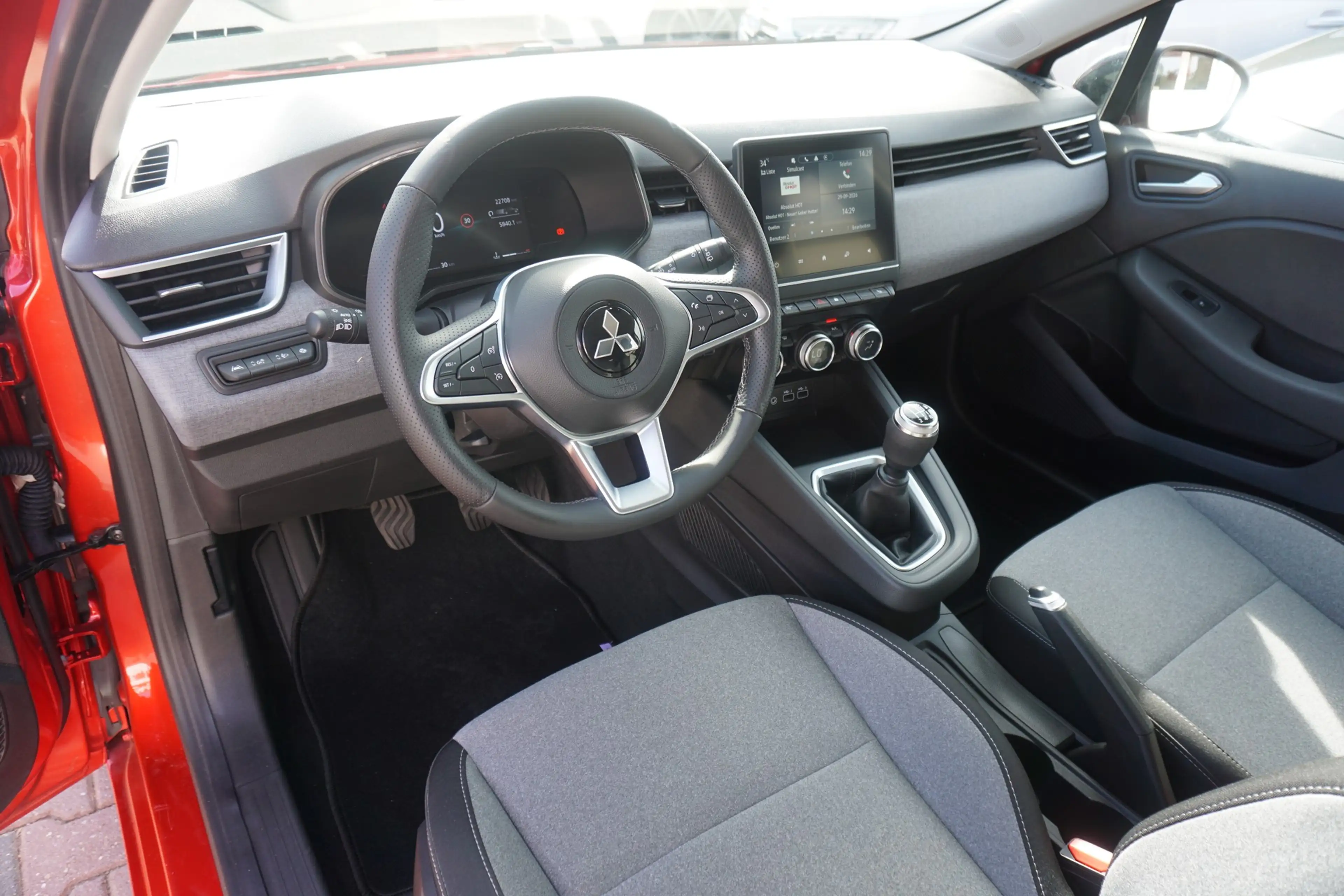 Mitsubishi Colt 1.0 SCe Plus LED Kamera Keyless Spurhalte — photo 9