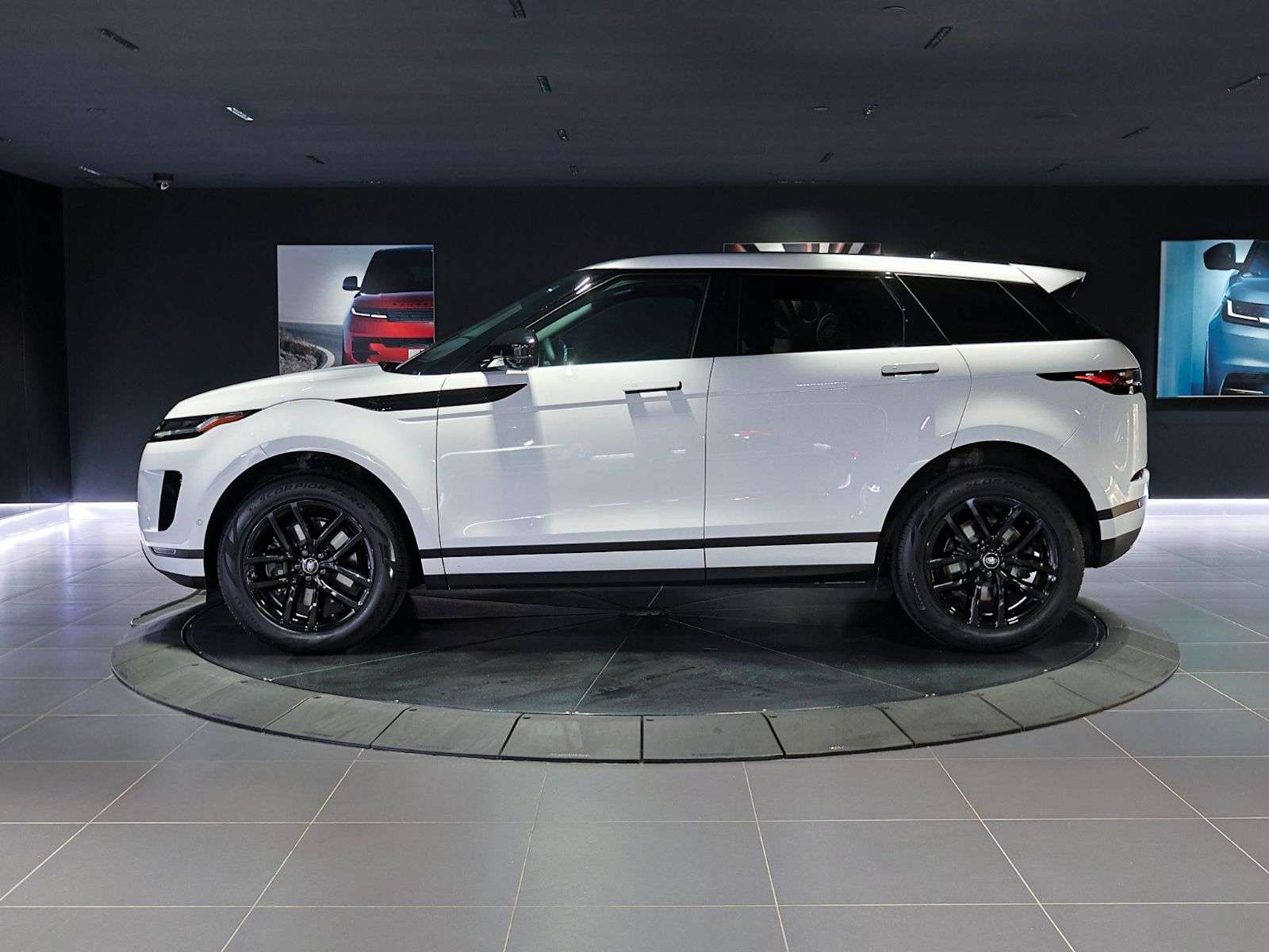 2026 Land Rover Range Rover Evoque S | Sunroof | Navigation | Bluetooth | Heated Seats | Heated Steering — снимка 5