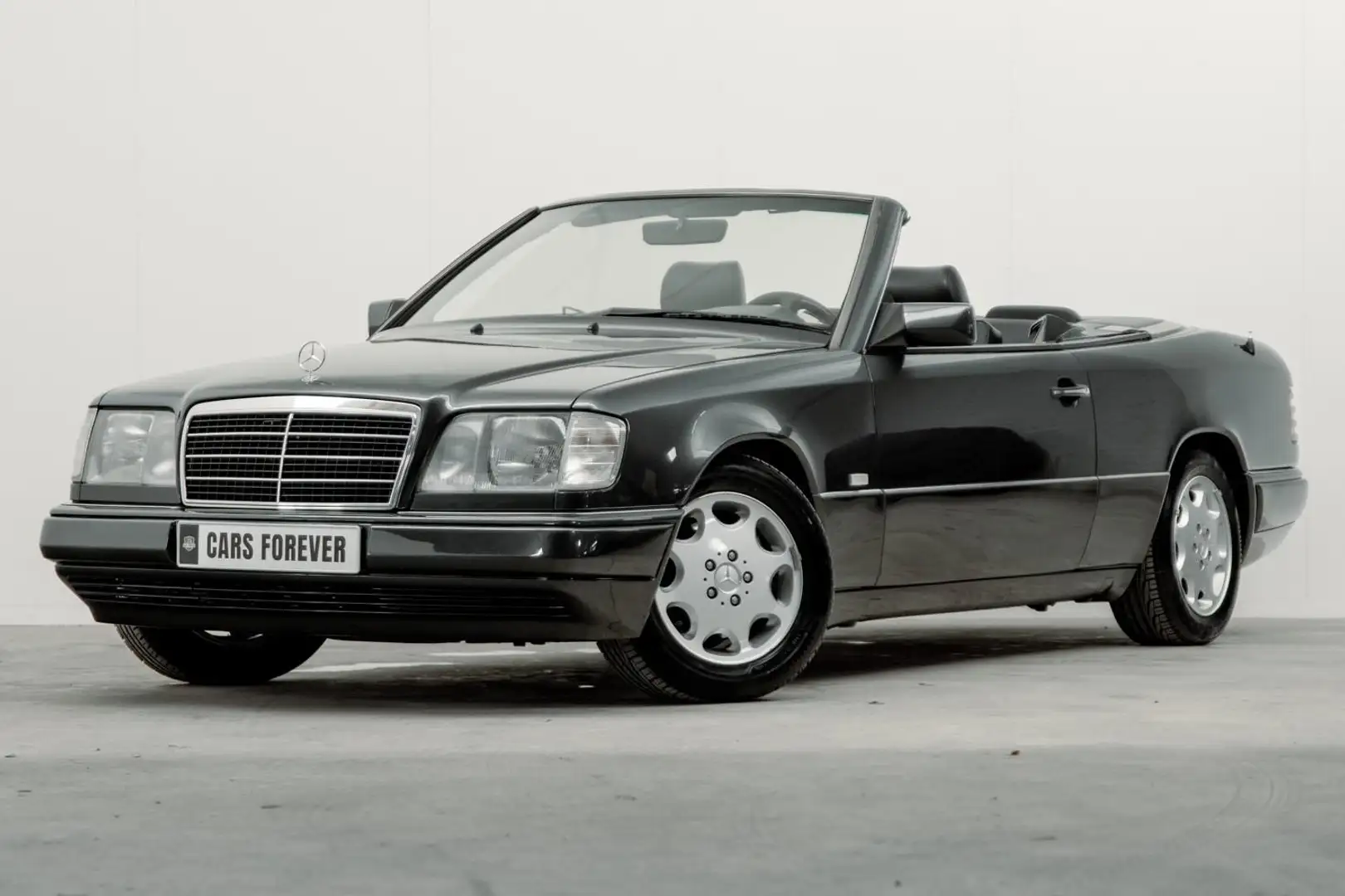 Mercedes-Benz CE 300 (W124) E Cabrio 300 CE-24 Mercedes-Benz (W124) Cab Schwarz - 1