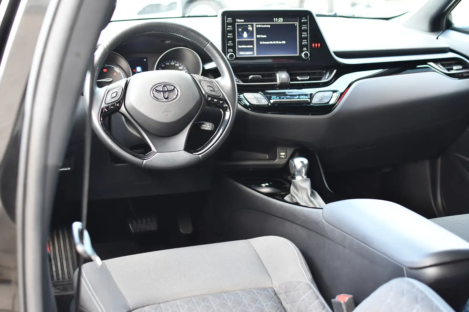 Toyota C-HR 2.0 Hybrid Style Limited Automaat 184pk | Dodehoek Zwart - 2