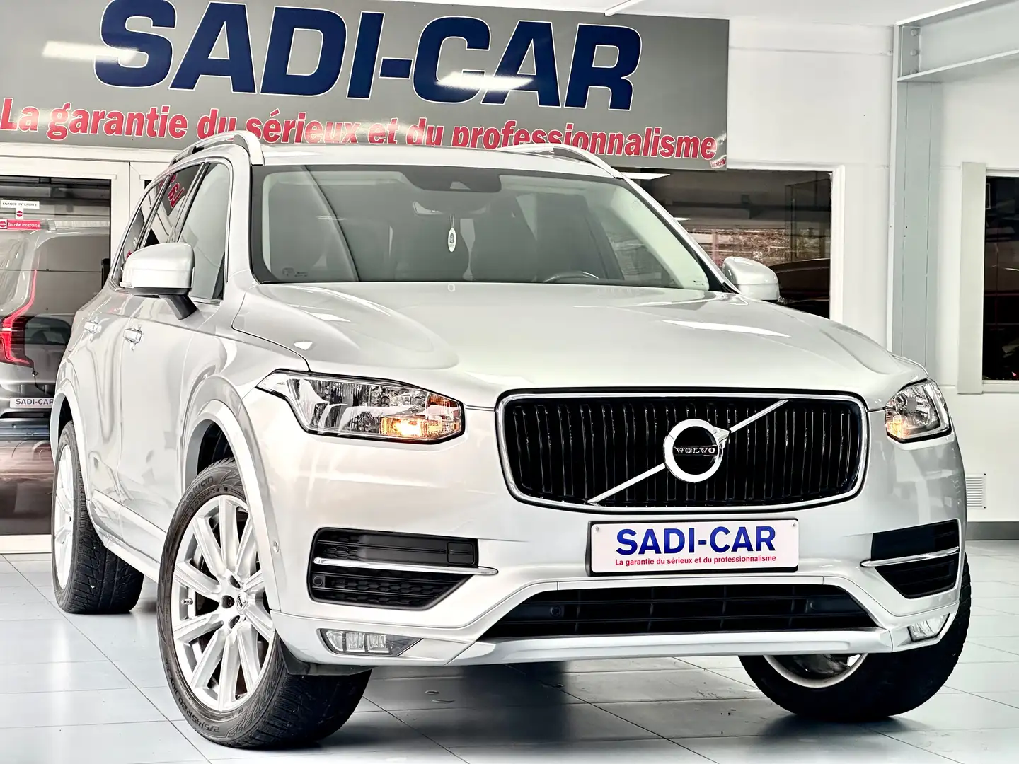 Volvo XC90 2.0 D5 225cv 4WD Inscription 7pl. Geartronic Grijs - 1