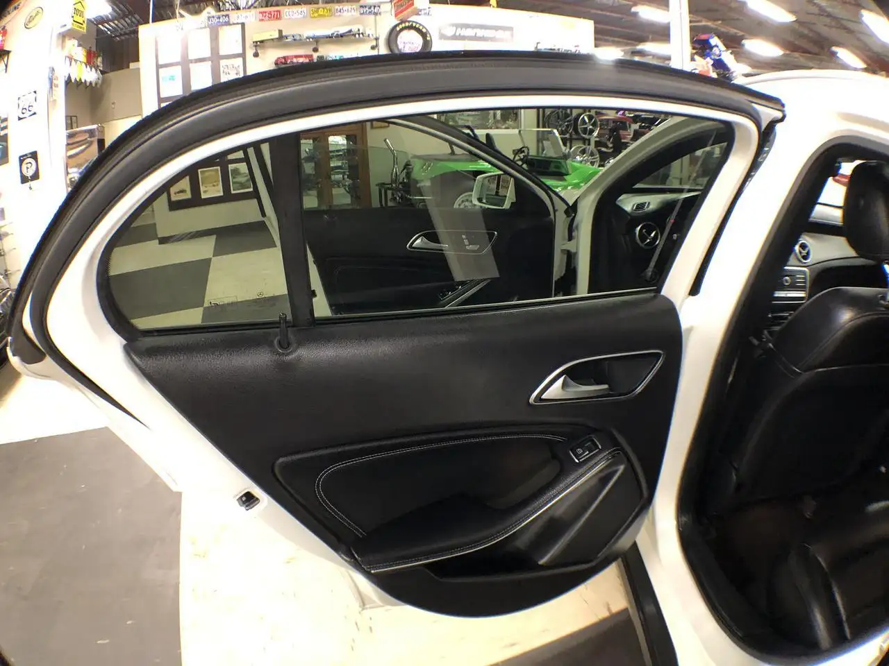 Mercedes-Benz GLA снимка Mercedes-Benz GLA