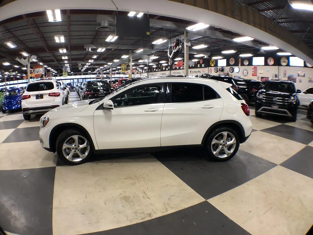 Mercedes-Benz GLA снимка Mercedes-Benz GLA