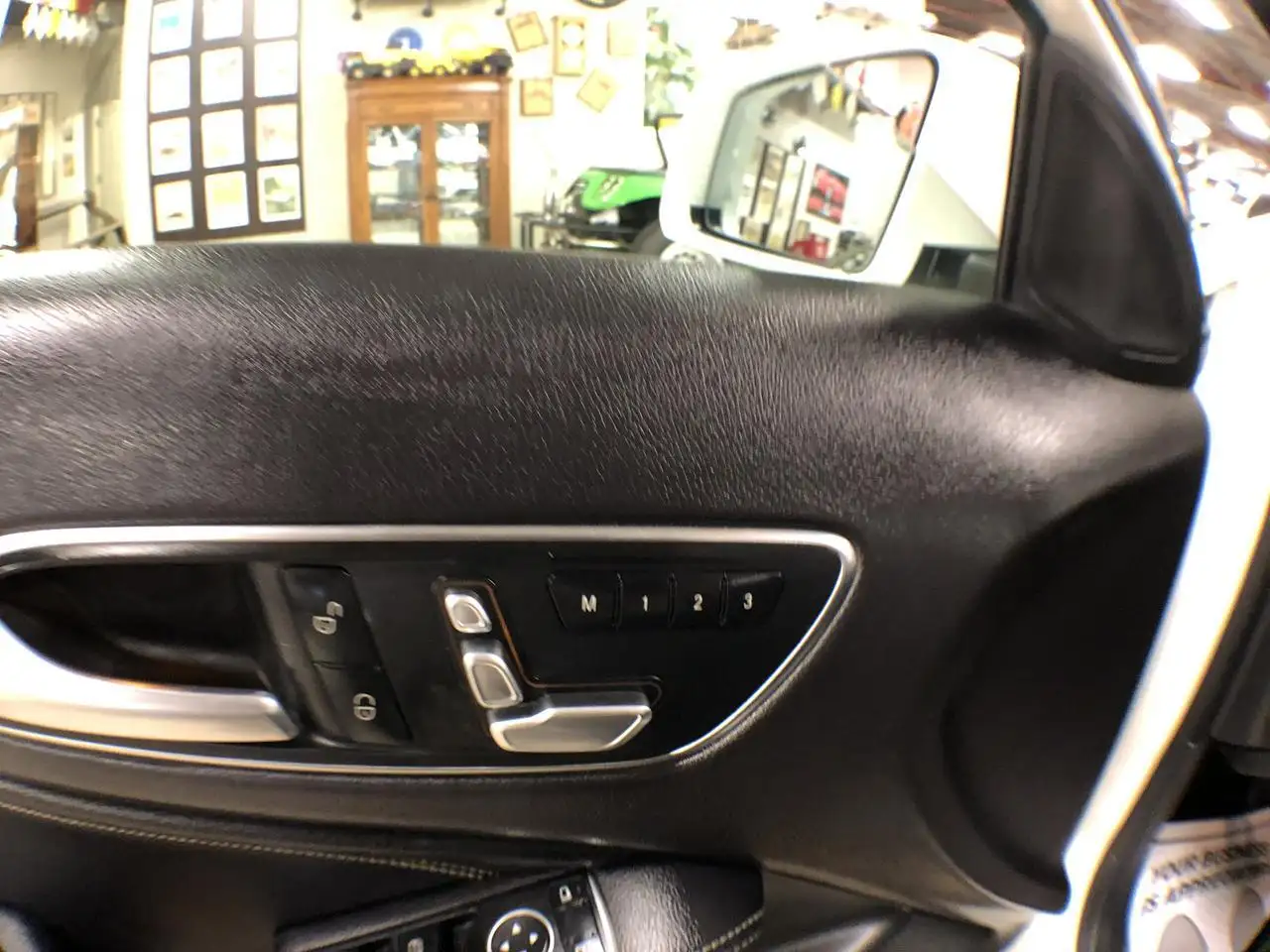 Mercedes-Benz GLA снимка Mercedes-Benz GLA
